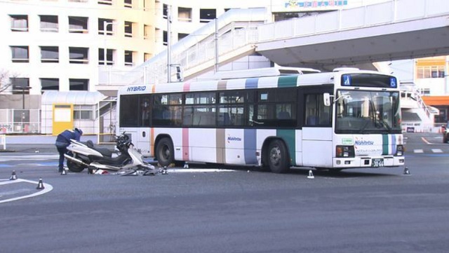 【福岡市中央区交差点事故】バイク男性死亡、西鉄バスと衝突…どちらの信号無視？「気の毒」バス運転手に同情の声も 